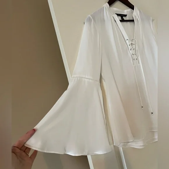 White House Black Market Bell Sleeve Flowy Rich White Blouse Women’s Size 8 - Picture 10 of 16